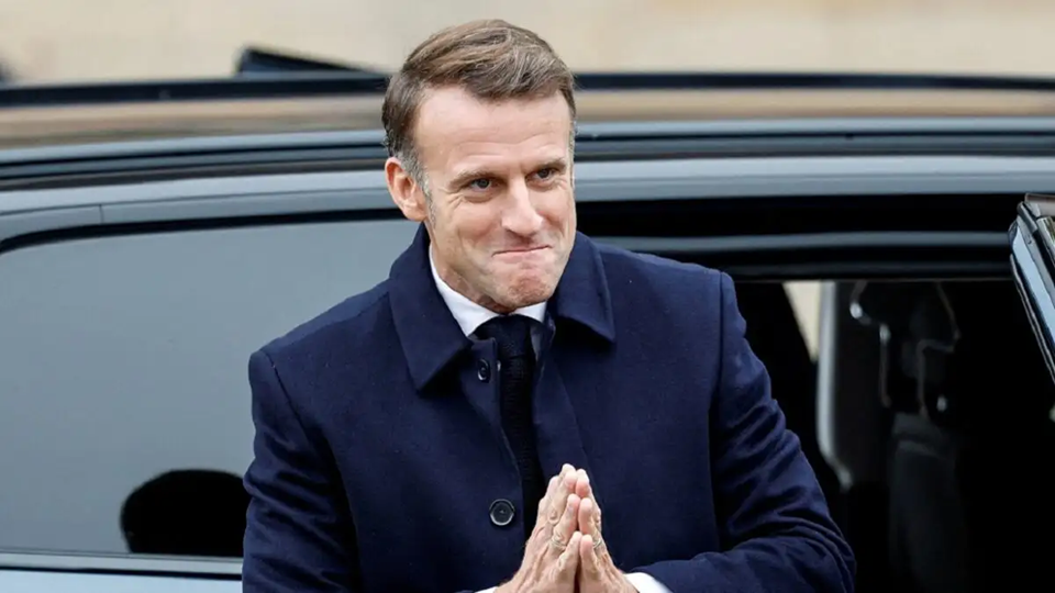 Χιλιάδες Γάλλοι «ξεχύθηκαν» στους δρόμους και ζήτησαν την παραίτηση του Ε.Μακρόν (βίντεο)