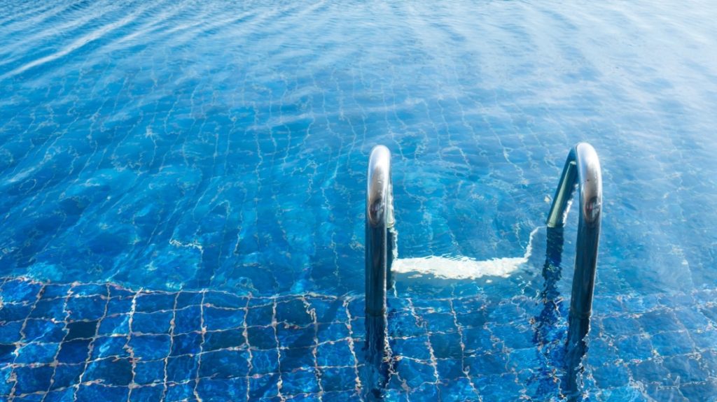 Σοκ: 6χρονο αγοράκι πνίγηκε σε πισίνα σε ξενοδοχείο στην Σαντορίνη