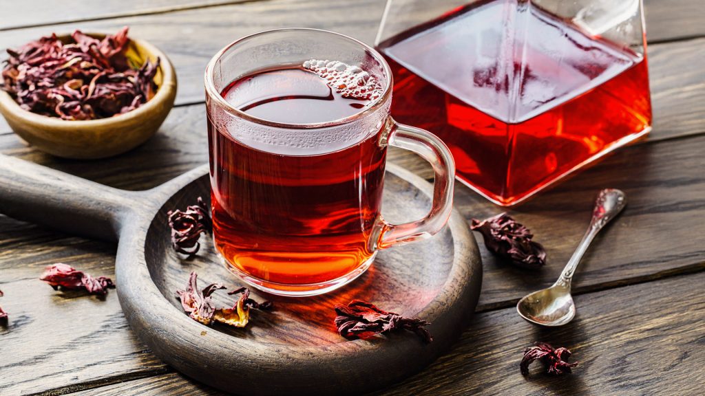 Τσάι ιβίσκου: Δείτε ποια είναι τα οφέλη που έχει για την υγεία – Οι πιθανές παρενέργειες