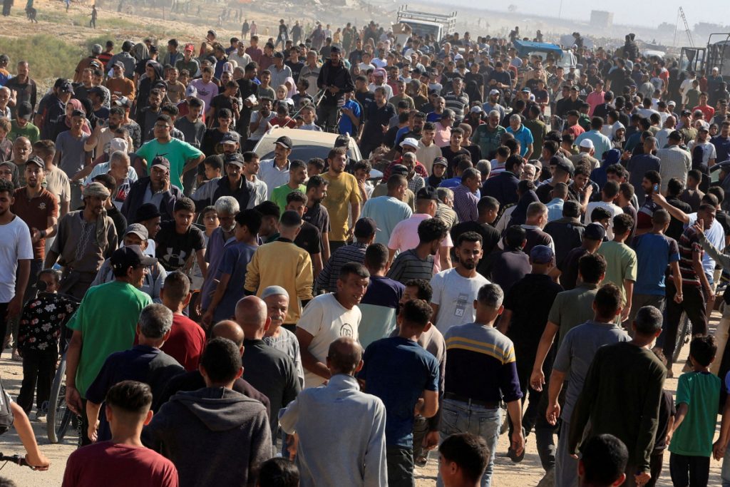 Φορτηγά με ανθρωπιστική βοήθεια εισήλθαν στη Λωρίδα της Γάζας: «Να ανοίξουν τα περάσματα» λέει ο ΟΗΕ