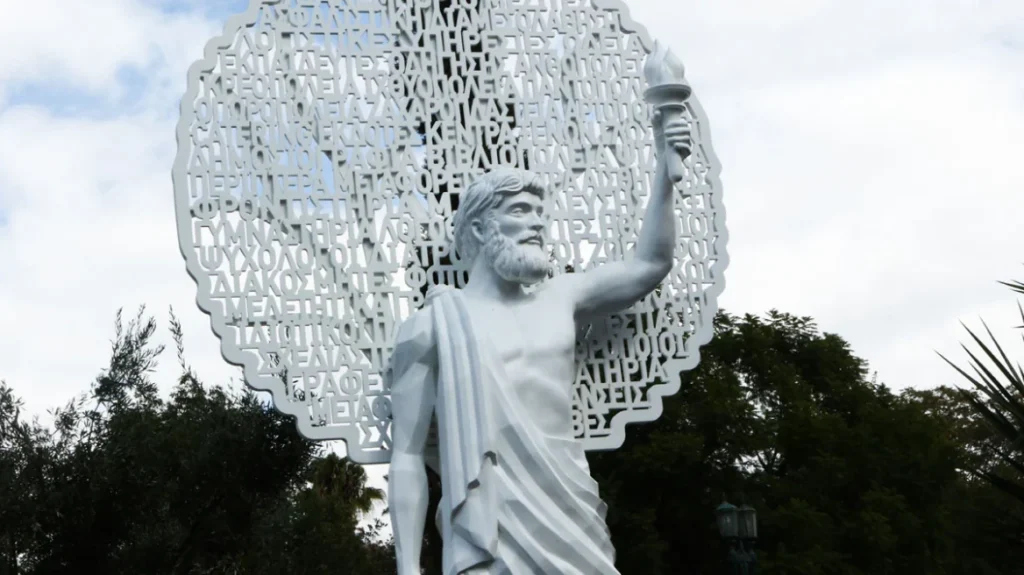 Αποκαλύφθηκε το άγαλμα του Προμηθέα στο Πεδίον του Άρεως: Προς τιμή των μικρομεσαίων επιχειρηματιών