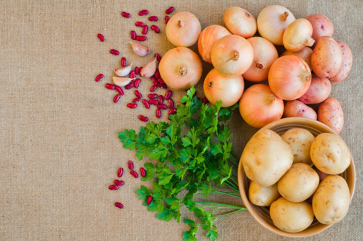 Τα τρόφιμα που δεν πρέπει να βάζετε στο ψυγείο – και όλοι τα βάζουν