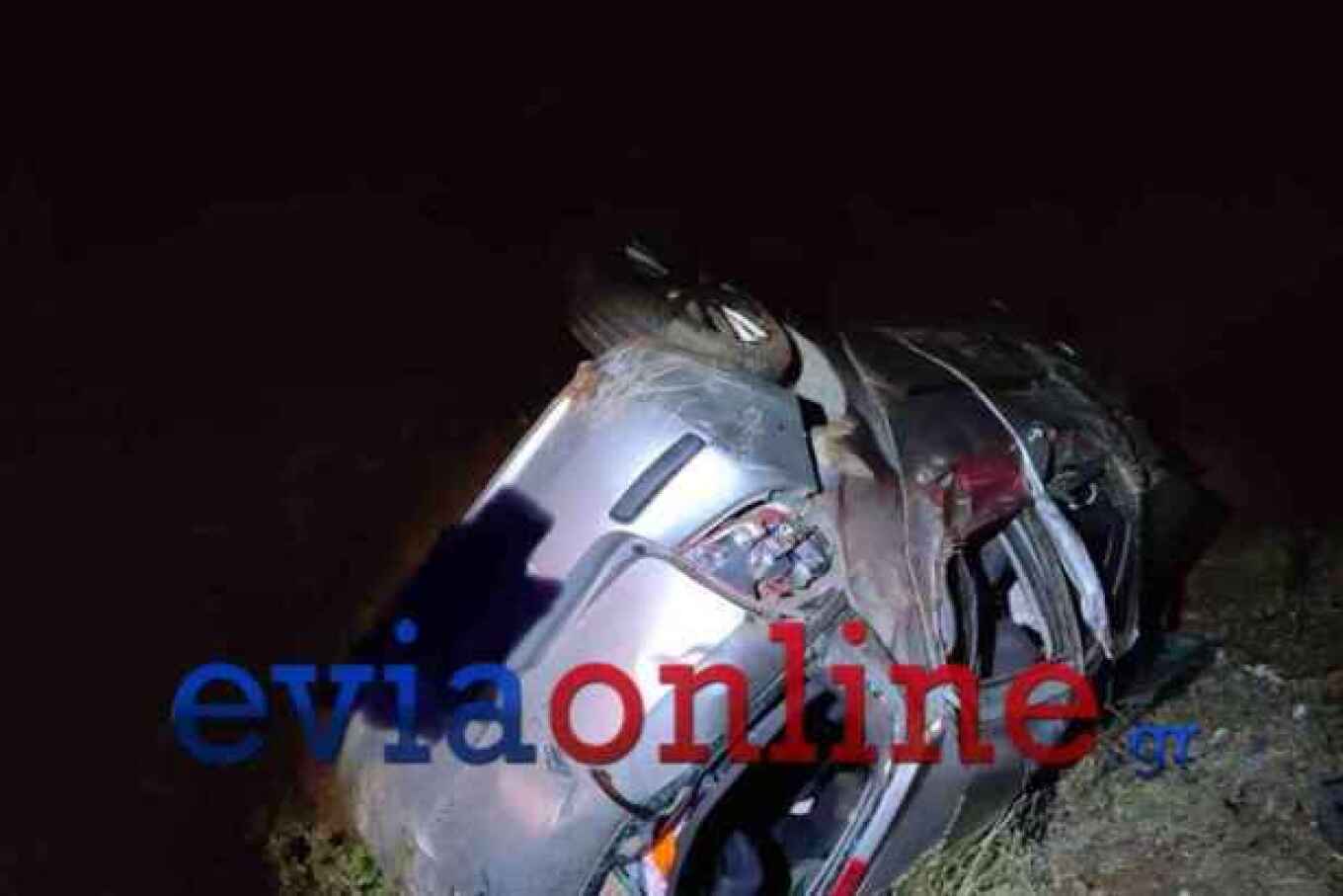 Σοβαρό τροχαίο στην Εύβοια: Αυτοκίνητο εξετράπη της πορείας του – Τρεις τραυματίες (φωτο)