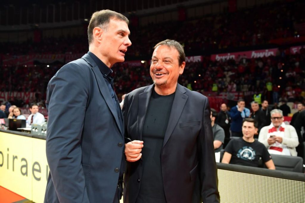 Γιώργος Μπαρτζώκας και Εργκίν Αταμάν «τα είπαν» σε φιλικό κλίμα λίγο πριν το τζάμπολ του ντέρμπι (βίντεο)