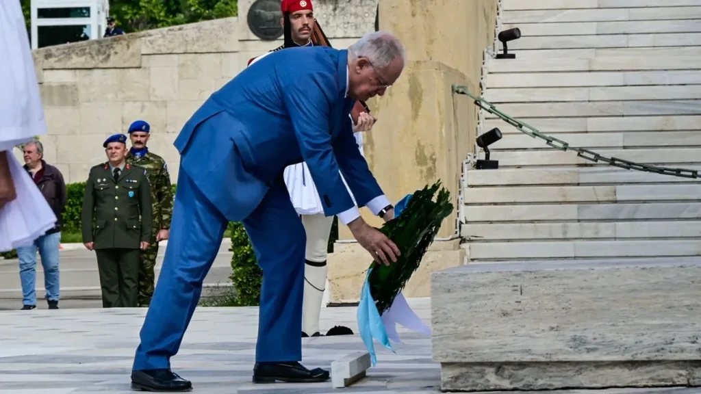Κ.Τασούλας: Ο ΠτΔ κατέθεσε στεφάνι για τα 81 έτη από την απελευθέρωση της Αθήνας από την γερμανική κατοχή (φωτο)
