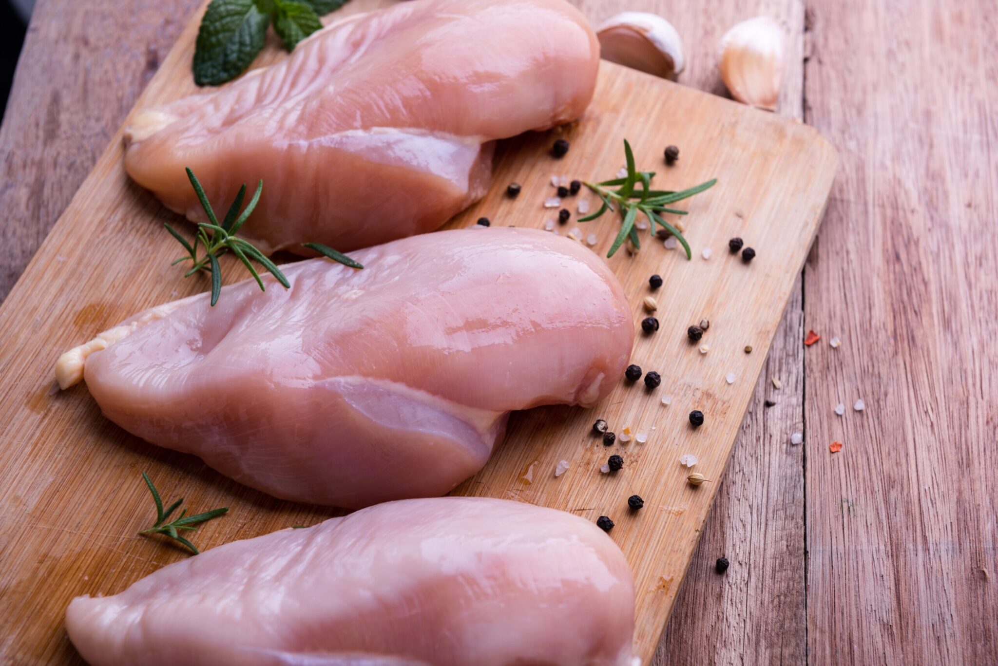 Εντοπίστηκε σαλμονέλα σε ελληνικό φιλέτο κοτόπουλου – Τι αναφέρουν οι ιταλικές αρχές