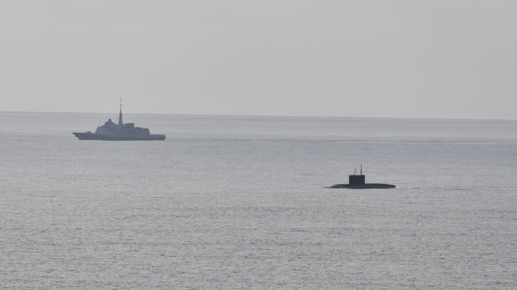 Μόσχα: Διαψεύδει πως υπήρχε δυσλειτουργία στο ρωσικό υποβρύχιο που αναδύθηκε στα ανοικτά της ακτής της Βρετάνης