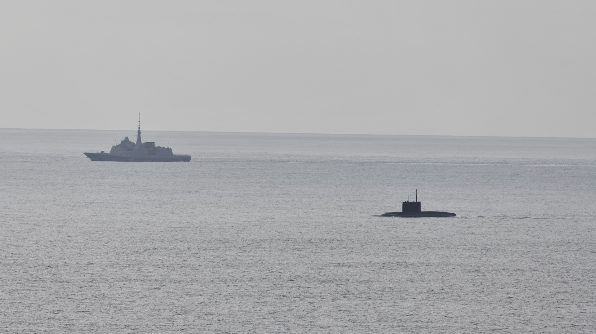 Μόσχα: Διαψεύδει πως υπήρχε δυσλειτουργία στο ρωσικό υποβρύχιο που αναδύθηκε στα ανοικτά της ακτής της Βρετάνης