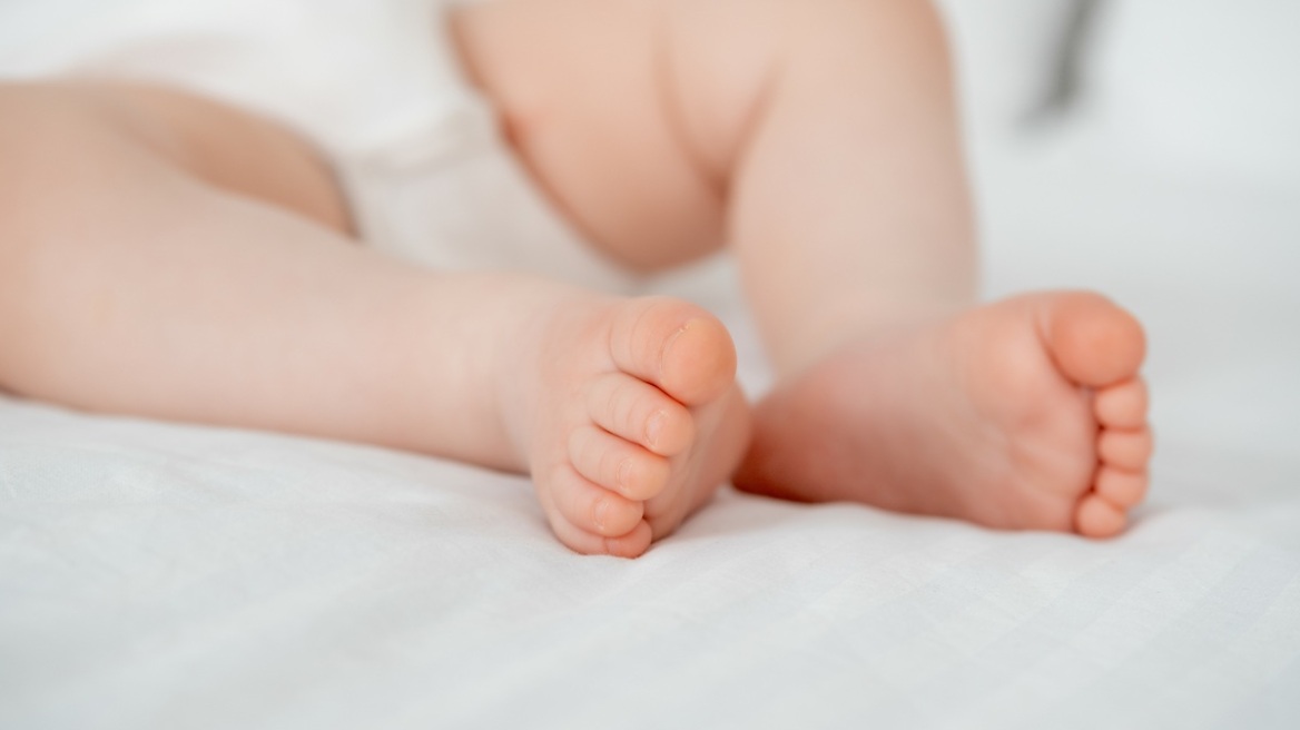 Αναβλήθηκε η δίκη του Αιγύπτιου που έκανε χρήση ναρκωτικών στο σπίτι του στα Πατήσια – Δίπλα ήταν το παιδί του