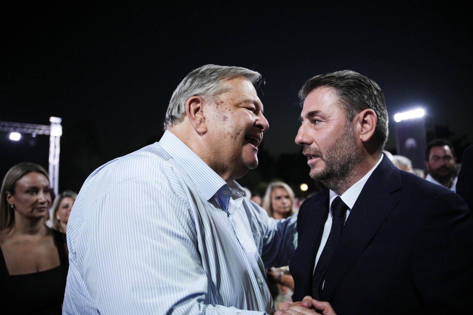 «Θόρυβοι» στην Χ.Τρικούπη: Συνάντηση του Ν.Ανδρουλάκη με τον Ε.Βενιζέλο και τον Γ.Παπανδρέου – Τι συζήτησαν