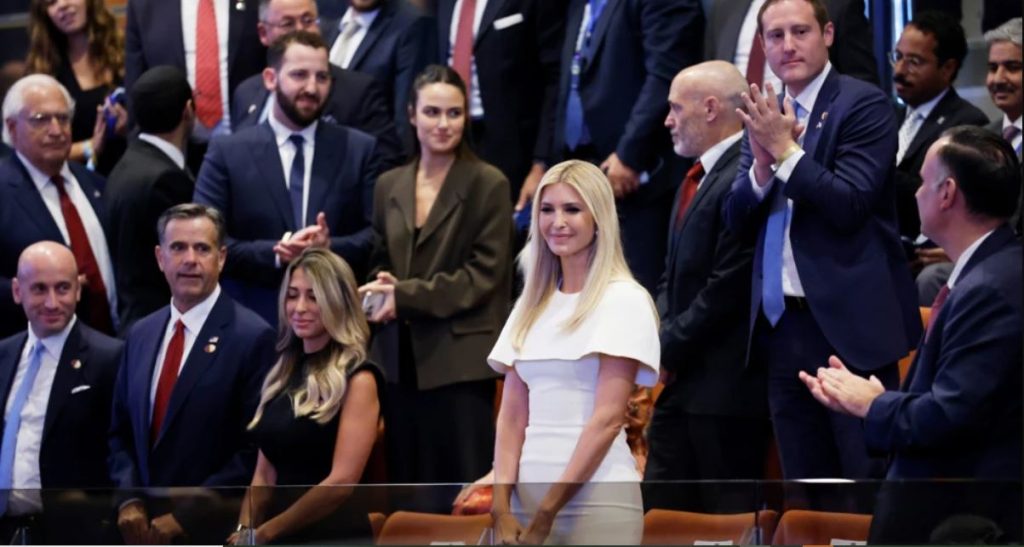 Ιβάνκα Τραμπ: Έτυχε θερμής υποδοχής στην Κνεσέτ – Βουλευτές χειροκρότησαν κατά την είσοδό της (βίντεο – φωτο)