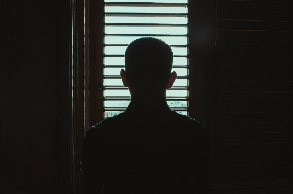 Διαζευγμένοι οι γονείς του 17χρονου με αυτισμό που τον εγκατέλειψαν στην Πάτρα – Τι δήλωσε η μητέρα του (βίντεο)