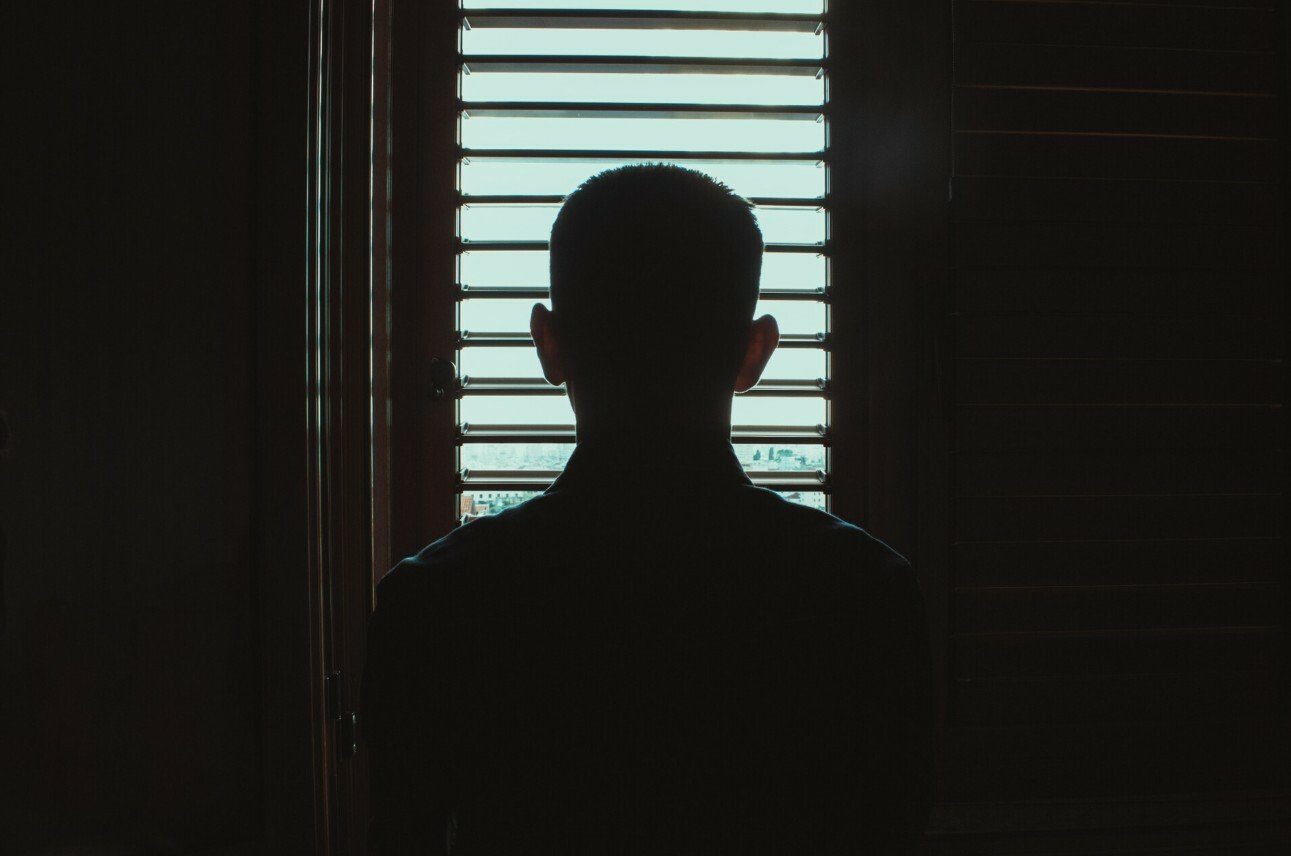 Διαζευγμένοι οι γονείς του 17χρονου με αυτισμό που τον εγκατέλειψαν στην Πάτρα – Τι δήλωσε η μητέρα του (βίντεο)