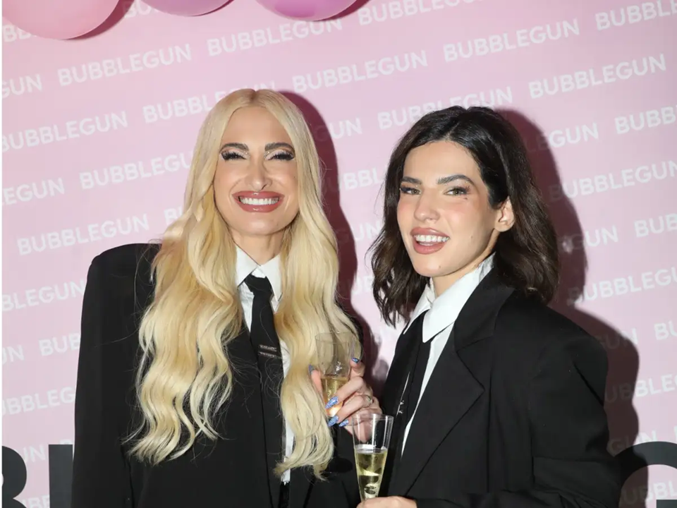 Στο Λας Βέγκας η Ι.Τούνη για το bachelor party της Σ.Πάσσαρη: Η σοκολάτα, η μάσκα ομορφιάς και η 18ωρη πτήση