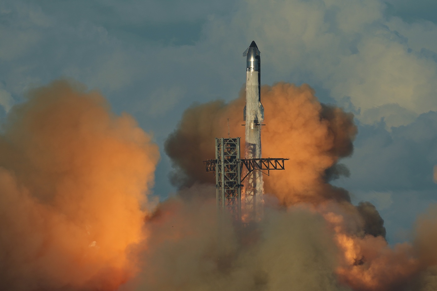 Με επιτυχία ολοκληρώθηκε η 11η δοκιμαστική πτήση του Starship της SpaceX του Έλον Μασκ (βίντεο)