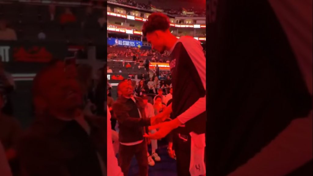 Ο γίγαντας Β.Γουεμπανιάμα συνάντησε τον κοντύτερο παίκτη στην ιστορία του ΝΒΑ – Δείτε βίντεο