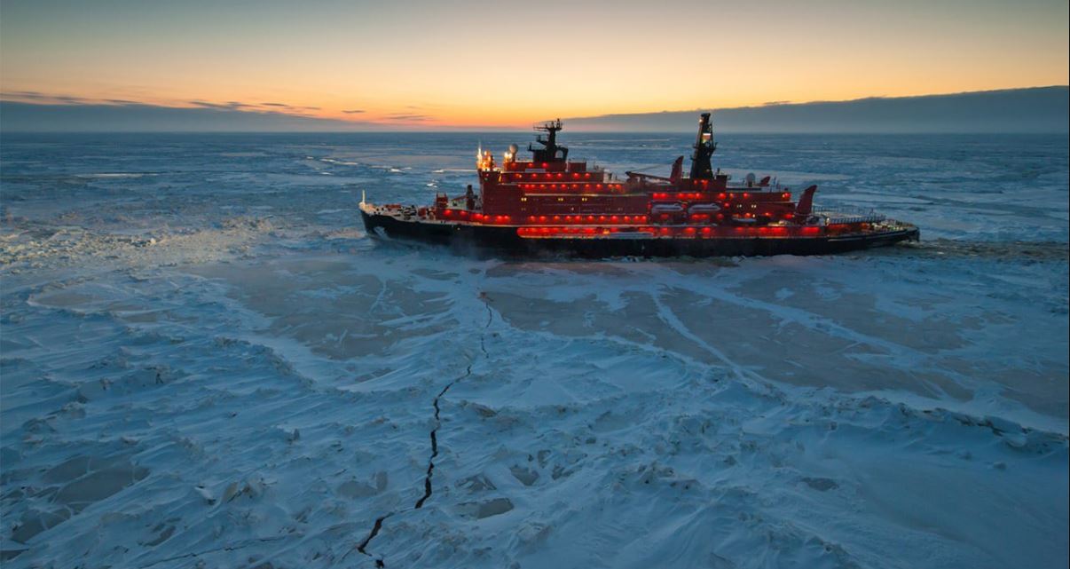 Τα ρωσικά παγοθραυστικά μείωσαν στο μισό την απόσταση από την Κίνα στην Ευρώπη για τα εμπορευματικά πλοία