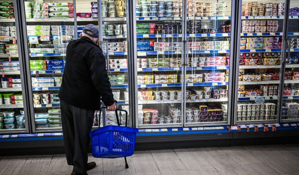 Ακρίβεια: Μειώνονται κατά 8% οι τιμές από σήμερα σε πάνω από 2.000 κωδικούς στα σούπερ μάρκετ