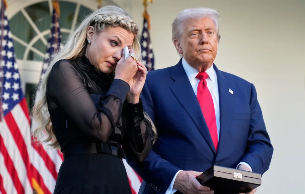 Ν.Τραμπ: Τίμησε τον Τ.Κερκ με το Προεδρικό Μετάλλιο της Ελευθερίας – «Άλλαξε τον κόσμο»