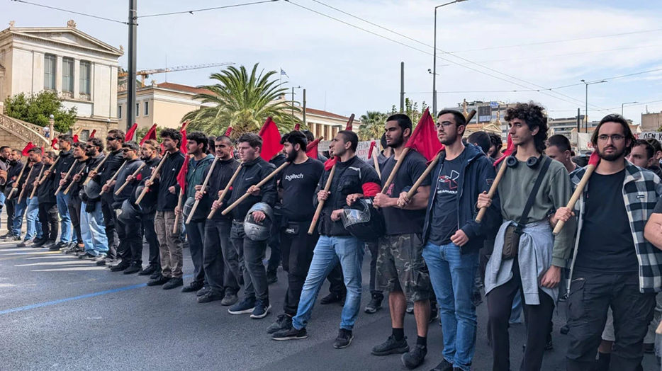 Έκλεισαν Σταδίου και Πανεπιστημίου: Σε εξέλιξη πανεκπαιδευτικό συλλαλητήριο στο κέντρο της Αθήνας (φώτο)