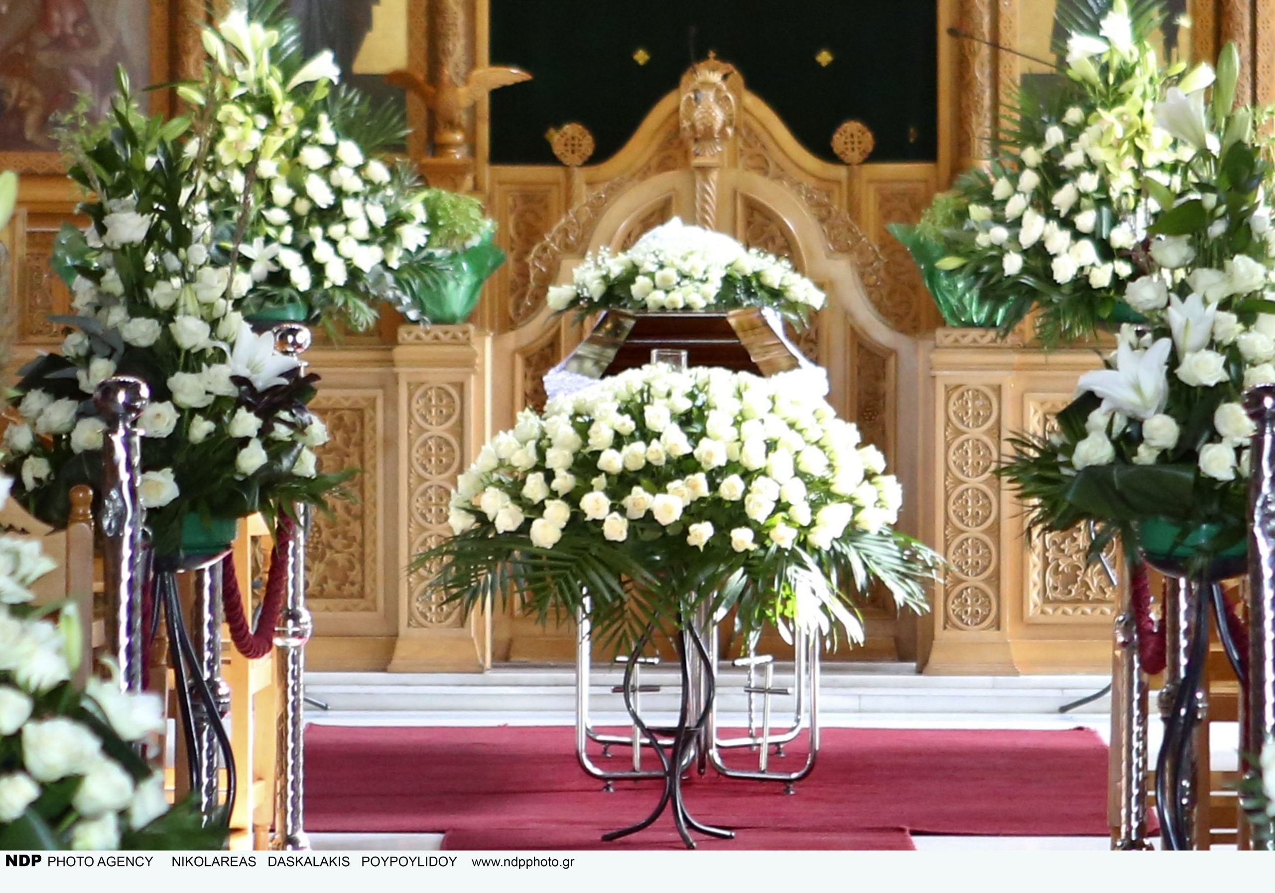 Συγγενείς και φίλοι είπαν το τελευταίο «αντίο» στον Άλκη Γιαννακά (φώτο)