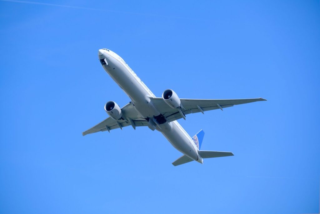 Βίντεο: Χειραποσκευή επιβάτη έπιασε φωτιά μέσα σε αεροσκάφος της Air China!