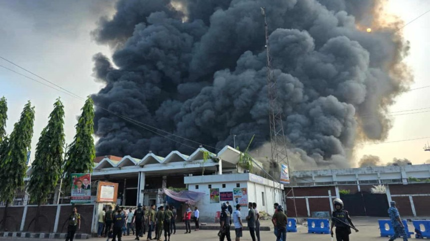 Μπαγκλαντές: Μεγάλη φωτιά στο διεθνές αεροδρόμιο της Ντάκα – Ανεστάλησαν όλες οι πτήσεις (βίντεο)