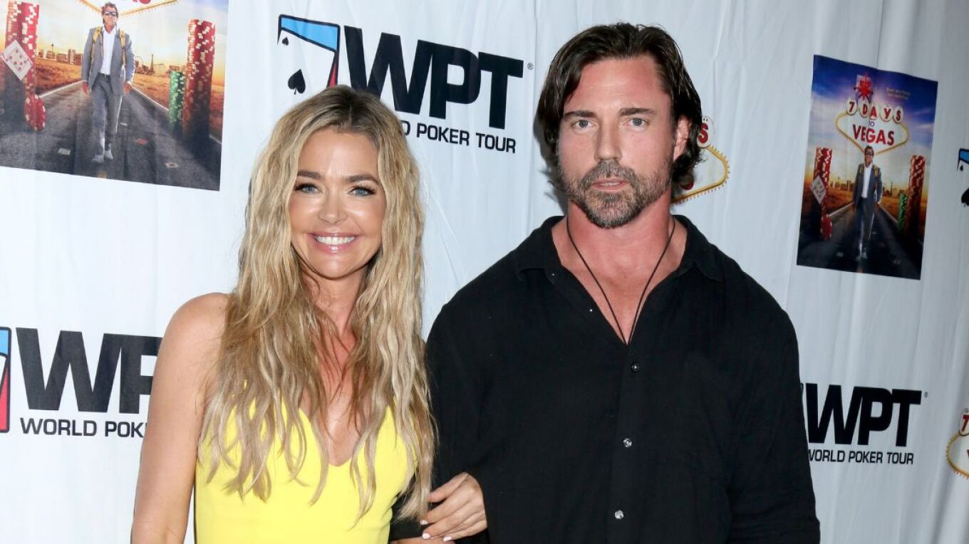 Άαρον Φάιπερς: Συνελήφθη ο πρώην σύζυγος της Ντενίζ Ρίτσαρντς – Έξαλλος ο ηθοποιός ενώ έμπαινε στο δικαστήριο