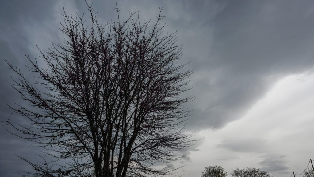 Άστατος αύριο ο καιρός: Σε ποιες περιοχές θα βρέχει – Η πρόγνωση για όλη τη χώρα