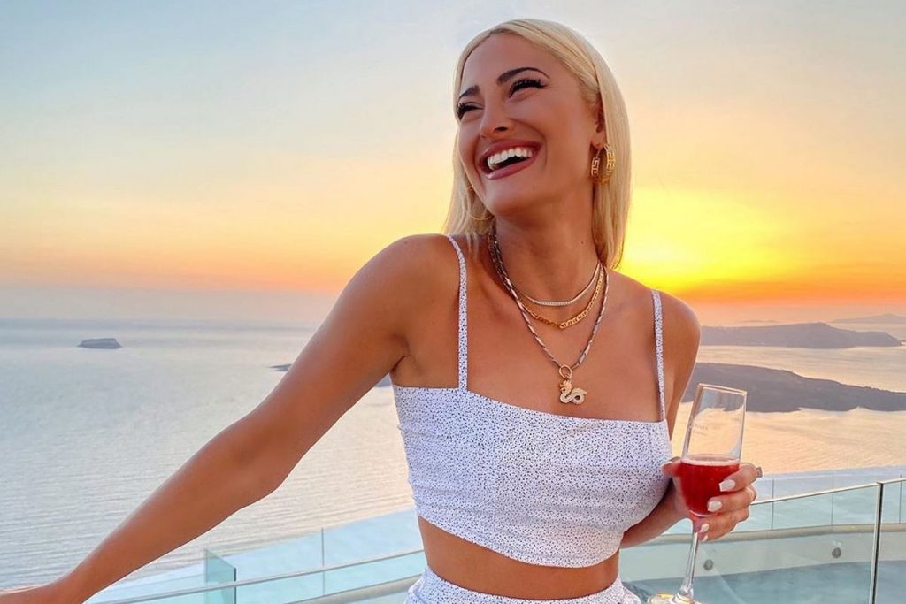 Ι.Τούνη: Ακυρώθηκε η πτήση της από το Λας Βέγκας – «Πετάω αναγκαστικά business γιατί η νέα πτήση ήταν overbooked»