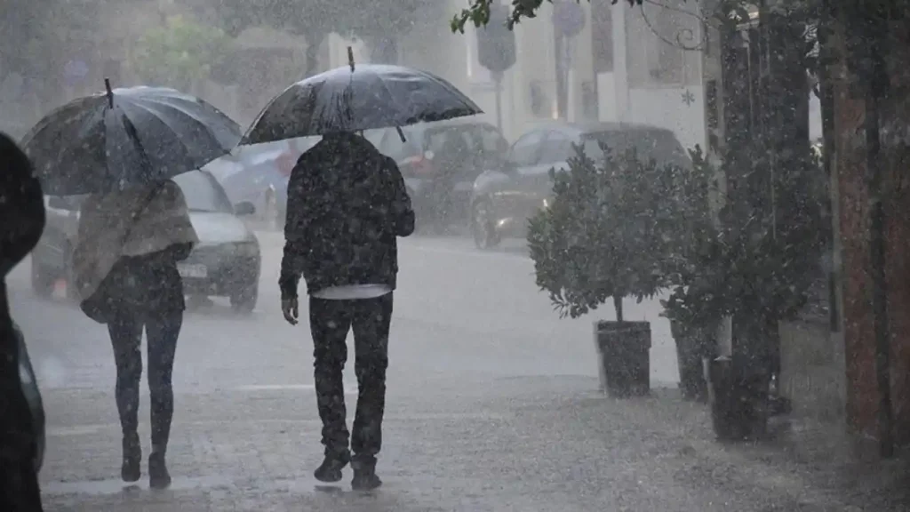 Επιστρέφει η φθινοπωρινή αστάθεια: «Κύμα» κακοκαιρίας το διήμερο – Πού θα σημειωθούν έντονες βροχοπτώσεις