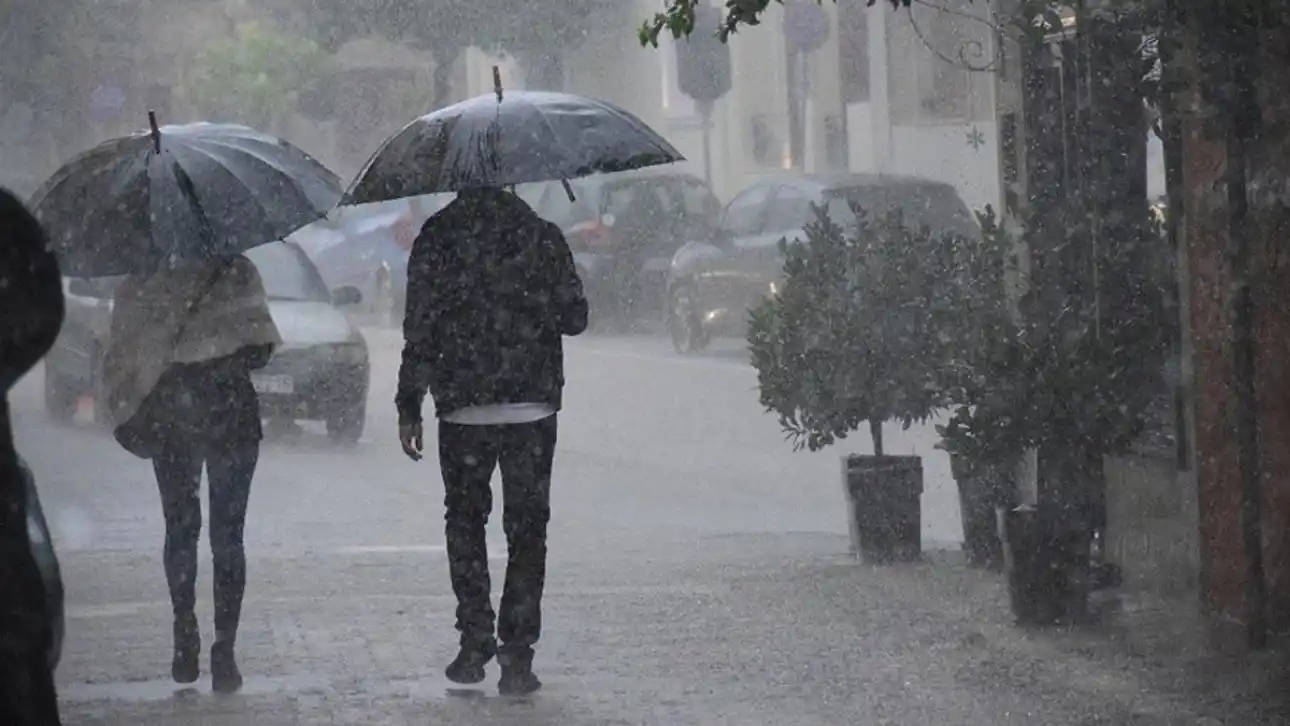 Επιστρέφει η φθινοπωρινή αστάθεια: «Κύμα» κακοκαιρίας το διήμερο – Πού θα σημειωθούν έντονες βροχοπτώσεις