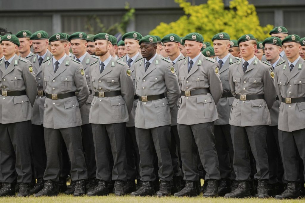 Στο πλευρό της Γερμανίας η Κ.Λαγκάρντ: «Μπράβο που αγοράζει όπλα»