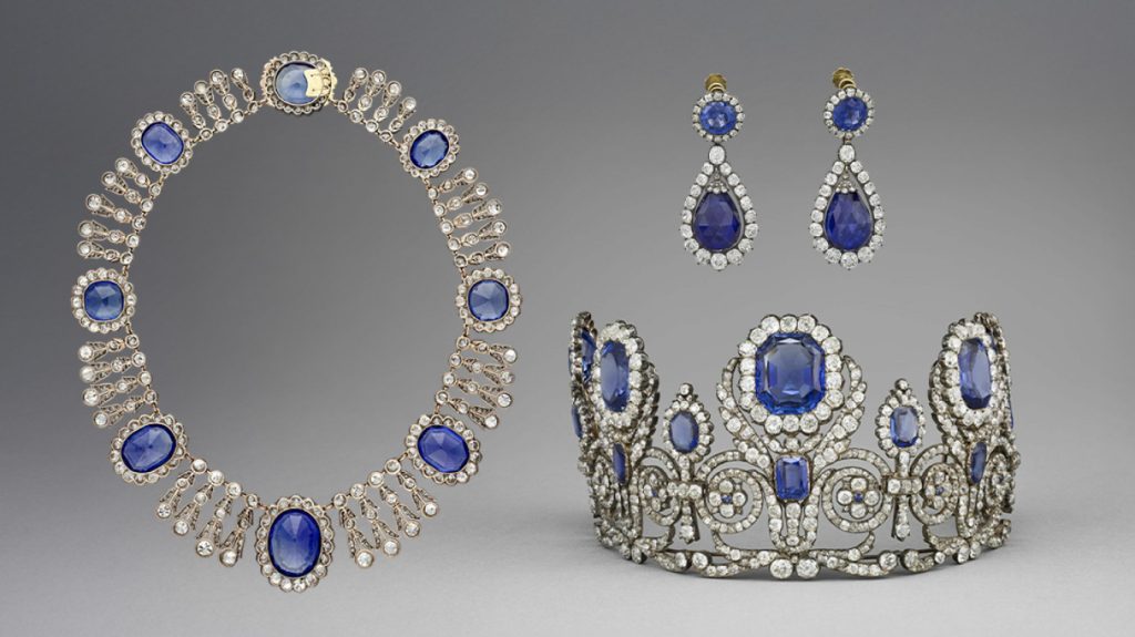 Αυτά είναι τα πανάκριβα ιστορικά κοσμήματα που έκλεψαν από το Λούβρο οι τέσσερις δράστες – Δείτε φωτογραφίες