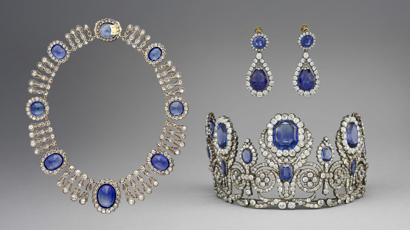 Αυτά είναι τα πανάκριβα ιστορικά κοσμήματα που έκλεψαν από το Λούβρο οι τέσσερις δράστες – Δείτε φωτογραφίες