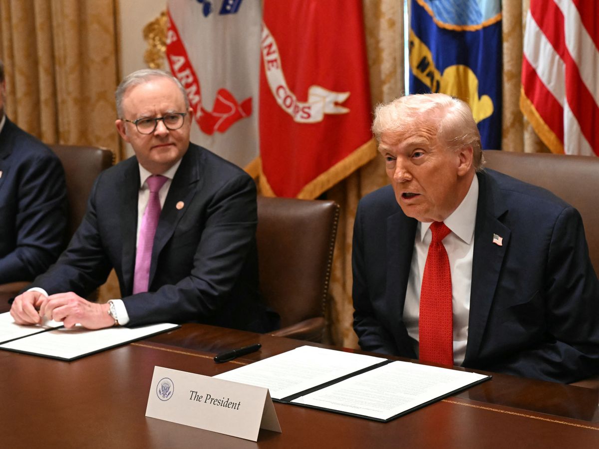 «Μην τον σπάσεις είναι 400 ετών!»: Η αντίδραση του Ν.Τραμπ σε καμεραμάν που χτύπησε καθρέφτη (βίντεο)