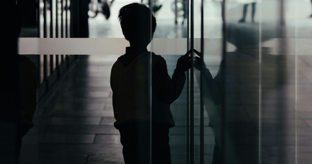 Εκ νέου δίκη για τον 62χρονο αρχαιοφύλακα από τη Νίσυρο που κατηγορείται για σεξουαλική παρενόχληση ανήλικων