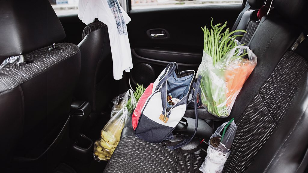 Ψώνια στα καθίσματα και οδήγηση με μπουφάν: Τι προβλέπει τελικά ο νέος ΚΟΚ;