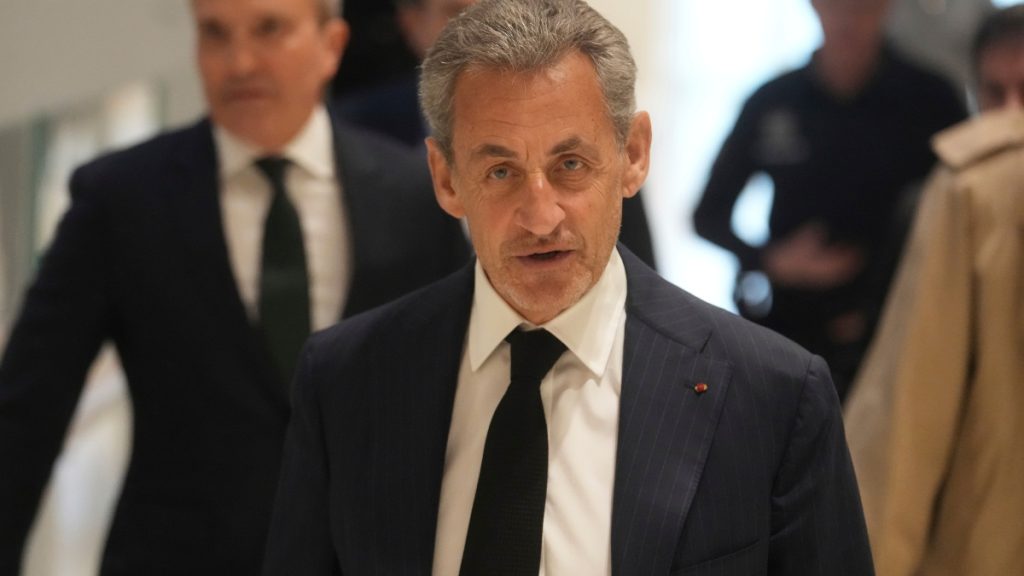 Νικολά Σαρκοζί: Αύριο οδηγείται στη φυλακή – Συναντήθηκε ήδη με τον Ε.Μακρόν