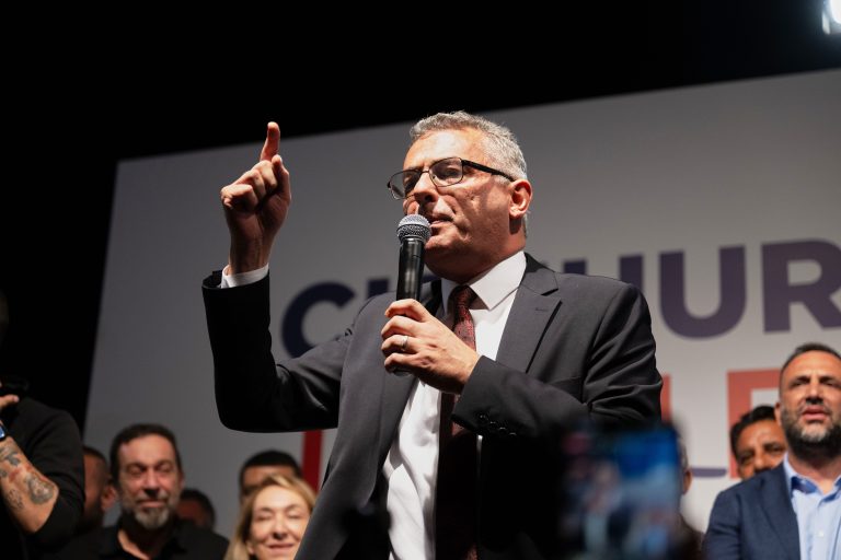 Ποιος είναι ο Τουφάν Ερχιουρμάν που αναδείχτηκε νικητής στις «εκλογές» του ψευδοκράτους