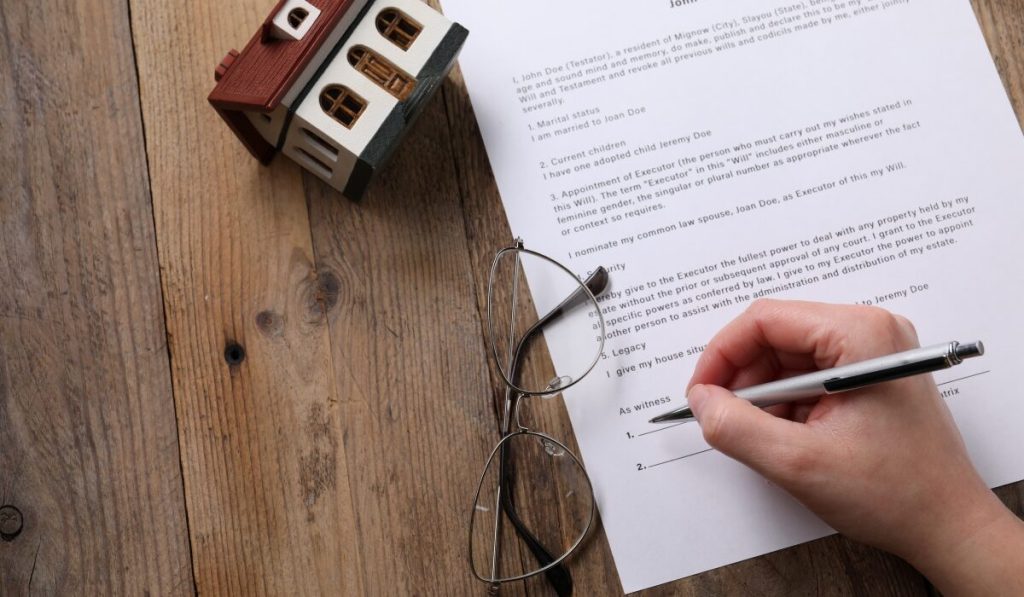 Δικηγόρος αποκαλύπτει τις δύο βασικές ρήτρες που πρέπει να υπάρχουν σε μια διαθήκη – «Αλλιώς έρχεται το χάος»