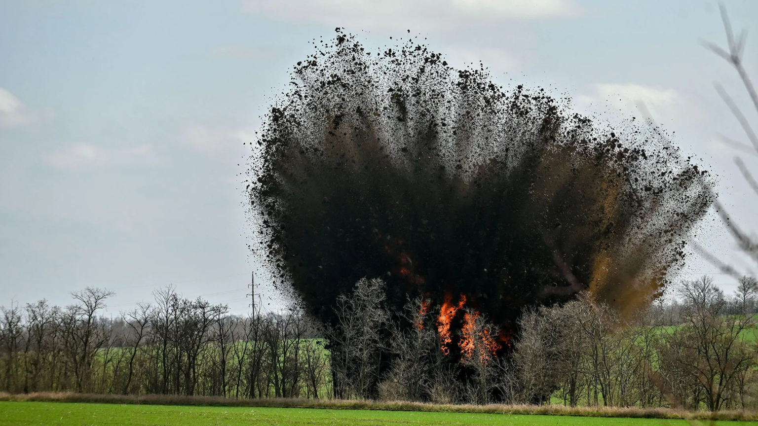 Βίντεο: Ρωσική FAB 1500 έπληξε σημείο προσωρινής ανάπτυξης των ουκρανικών δυνάμεων στο Κράσνι Λιμάν