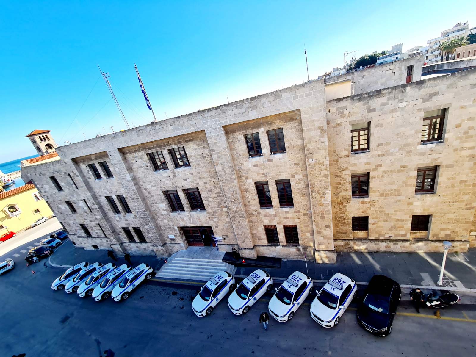 Ρόδος: Συνελήφθη 37χρονος που επιχείρησε να βάλει φωτιά στο αστυνομικό μέγαρο