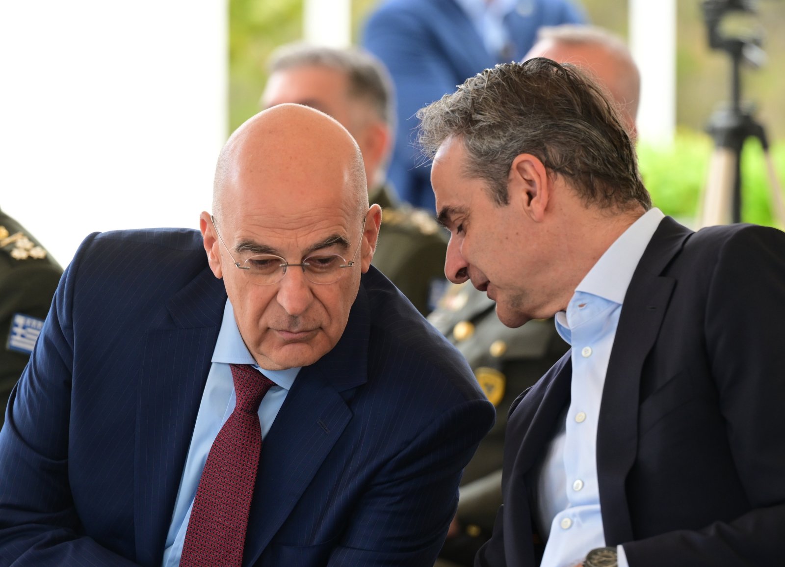 Τέλος και διά νόμου τα αντίσκηνα μπροστά στο μνημείο του Άγνωστου Στρατιώτη – Ο Ν.Δένδιας στήριξε τον Κ.Μητσοτάκη