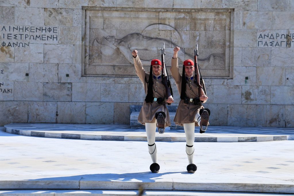 Τροπολογία για τον Άγνωστο Στρατιώτη: Ενστάσεις αντισυνταγματικότητας από τα κόμματα της αντιπολίτευσης (upd)