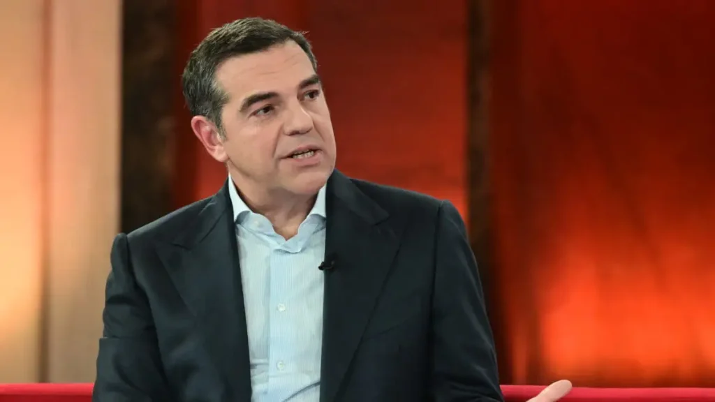 Α.Τσίπρας κατά Κ.Μητσοτάκη: «Συμπεριφέρεται λες και το Μνημείο του Άγνωστου Στρατιώτη του ανήκει»