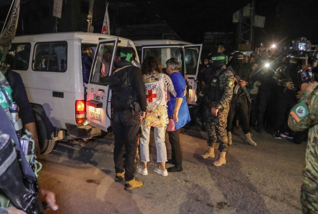 Συνεχίζονται οι παραδόσεις σορών από τη Χαμάς: Το Ισραήλ έλαβε μέσω του Ερυθρού Σταυρού δύο ακόμα άψυχα σώματα