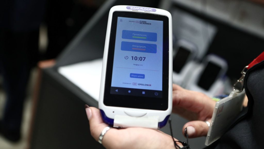 Δείτε σε ποιους κλάδους γίνεται υποχρεωτική η εφαρμογή της ψηφιακής κάρτας εργασίας από τις 3 Νοεμβρίου