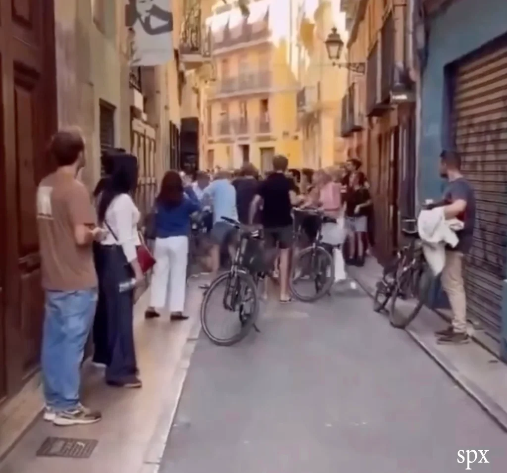 Βαλένθια: Ένταση μεταξύ των ντόπιων με τους τουρίστες – «Να πάτε στα σπίτια σας, φύγετε από εδώ» (βίντεο)