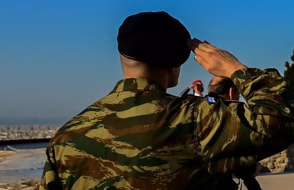 Κύπρος: Στρατιωτικός κατηγορείται πως εκβίαζε με «ροζ» βίντεο την πρώην ερωμένη του και τον σύζυγό της